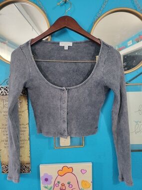 Ribbed Scoop Neck Button-Front Crop Top, Gray